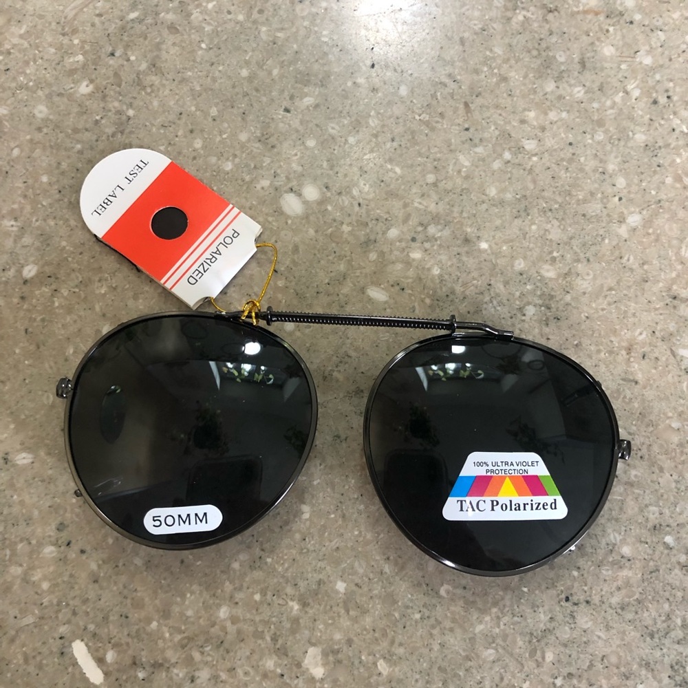 Polarized round clip on glasses lenses